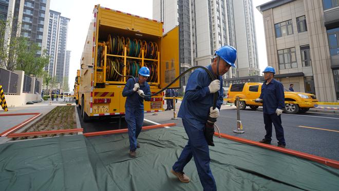 卢谈鹈鹕在排名上追得很紧：这不会困扰我 我只关心球队健康